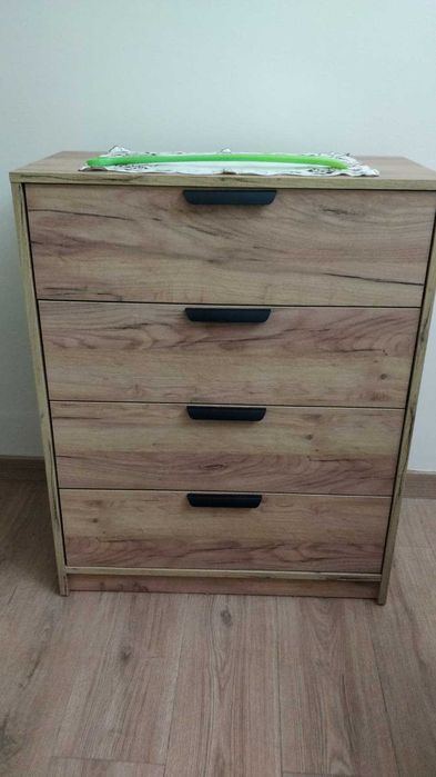 Cómoda JENSLEV 4 Gavetas