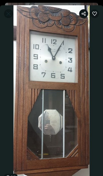 Vendo relogio de madeira antigo tem uma chave para dar acorda .