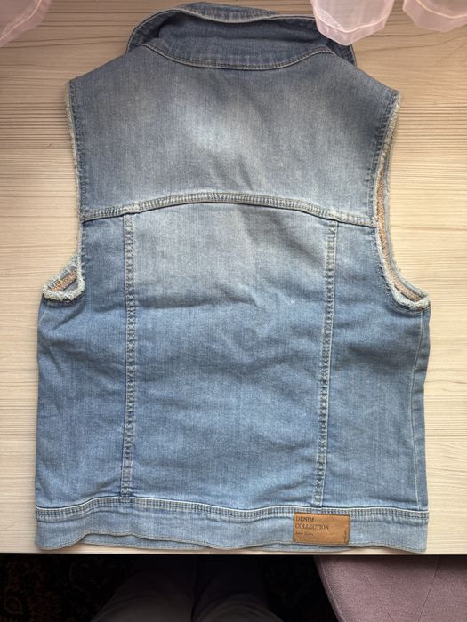 Джинсова жилетка для дівчинки