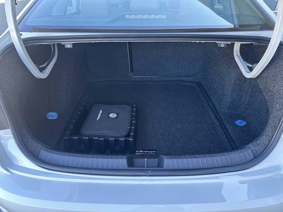 Volkswagen Jetta      2018