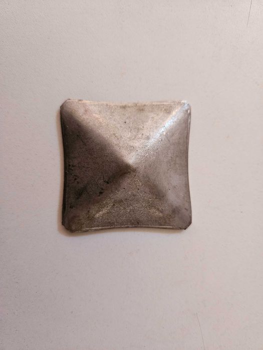 Daszki kwadrat 70x70x2mm na slupki 69szt daszek 5zl