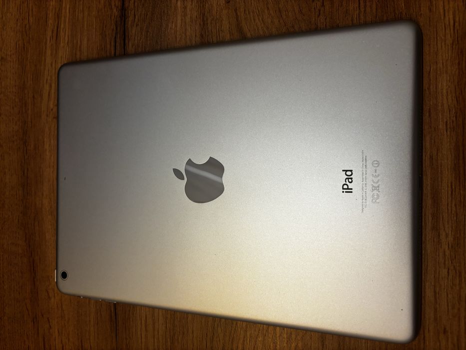 Apple iPad Air 32GB Wi-Fi (A1474) Srebrny - Stan BDB
