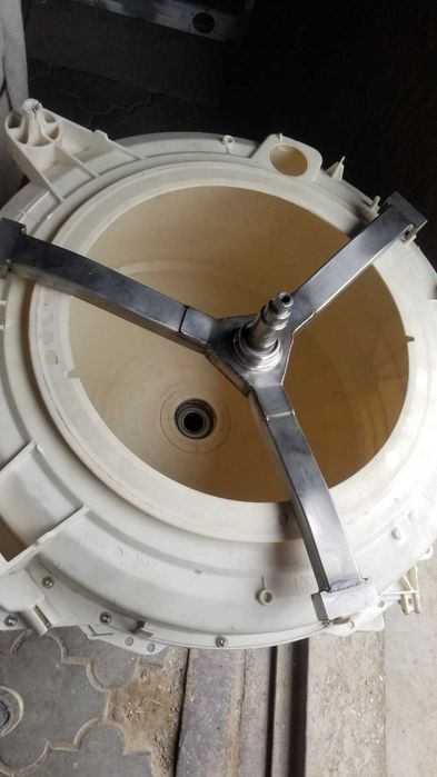 Стиральная машина Whirlpool полностью рабочая, в отличном состоянии