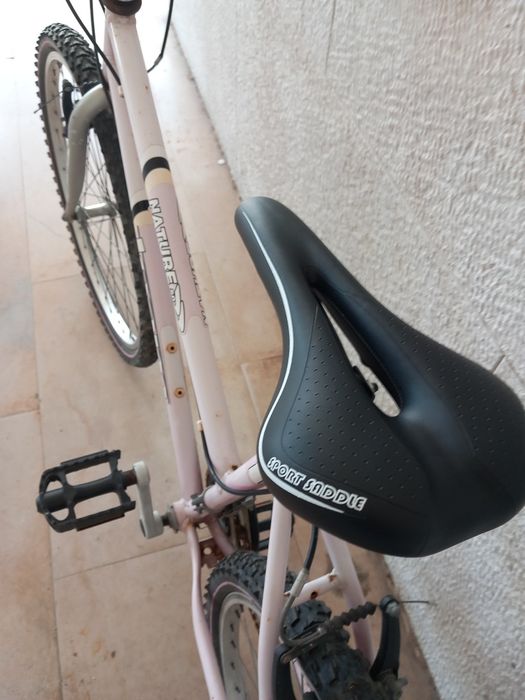 Bicicleta cor de rosa