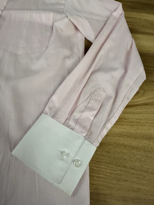 Jasnoróżowa koszula z długim rękawem