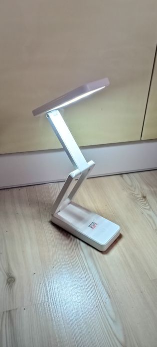 Портативна настільна акумуляторна лед лампа