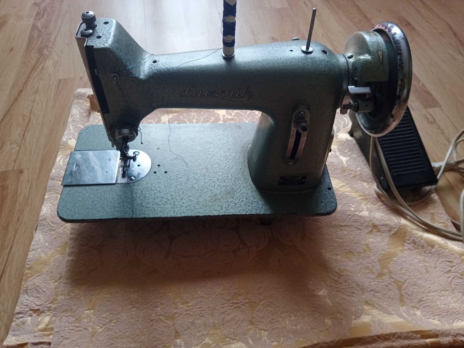 Maszyna do szycia Łucznik elektryczna,używana.