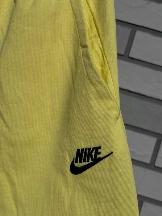 Шорти Nike L розмір легкі, натуральні жовтий колір