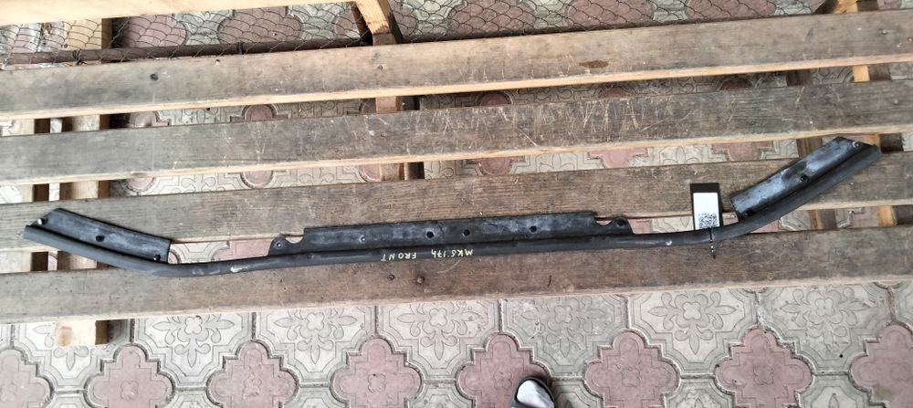 Уплотнитель капота Ford Fusion 2013-2019 DS7Z16B990F