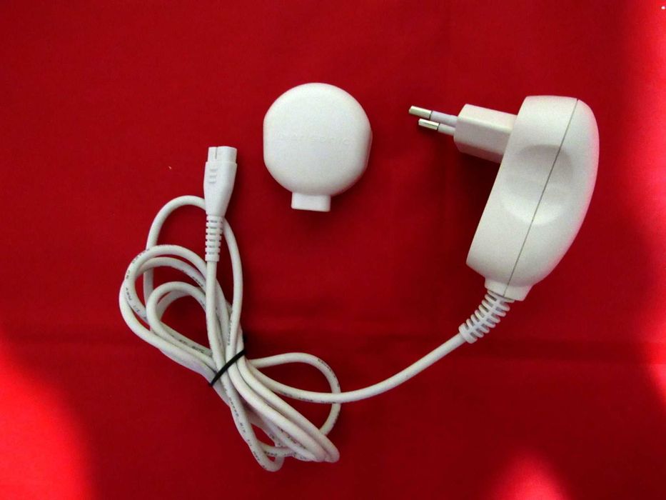 Clarisonic HK-J202-A120 - беспроводная зарядка, адаптер, блок питания.