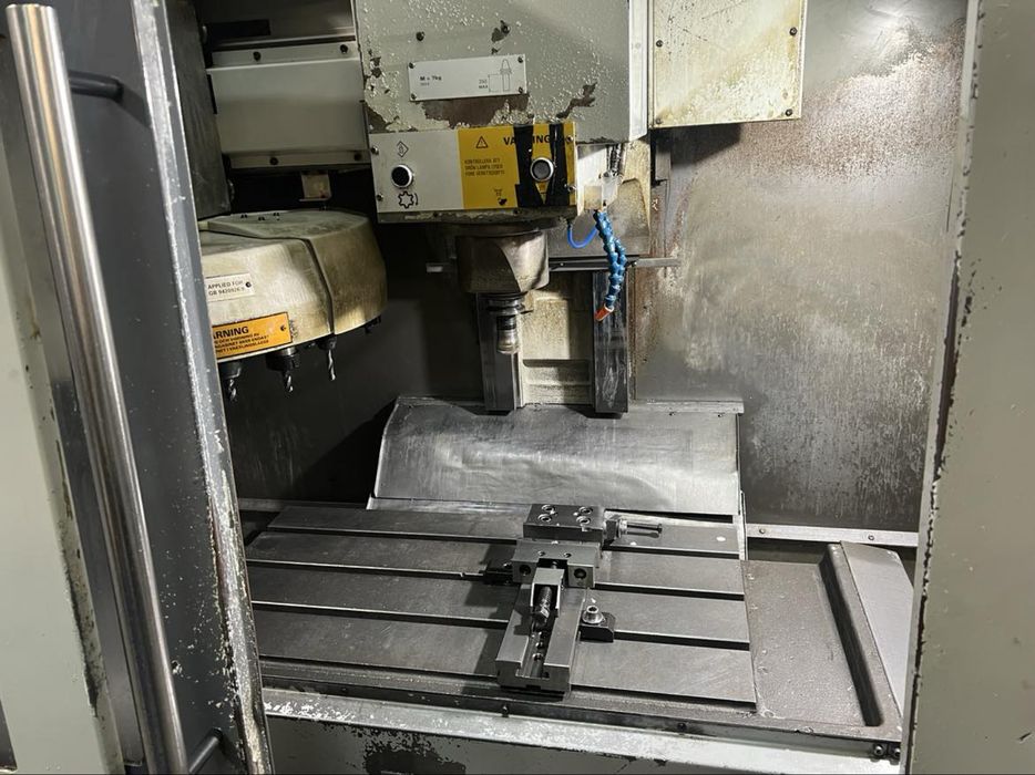 Bridgeport VMC 560/22 centrum obróbcze frezarka CNC