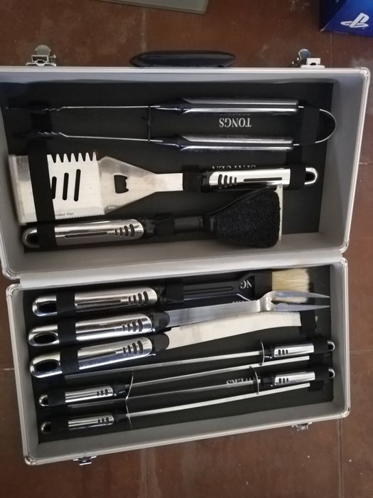 Mala de ferramentas para churrasco