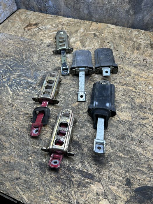 Обмежувач дверей Мерседес Mercedes 202 210