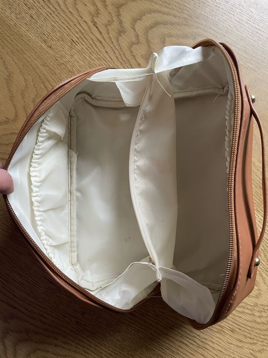 Kosmetyczka jak nowa praktyczna