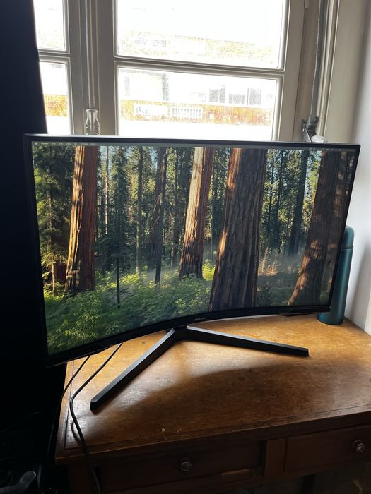Samsung Odyssey G5 32 inch curved Monitor 2K resolution