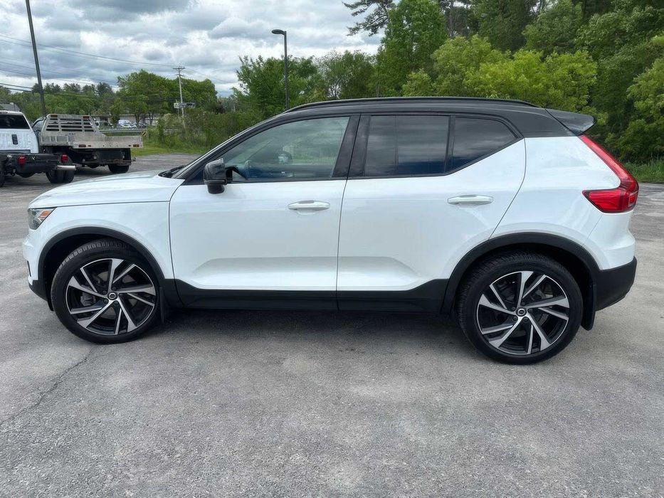 Volvo XC40      2021