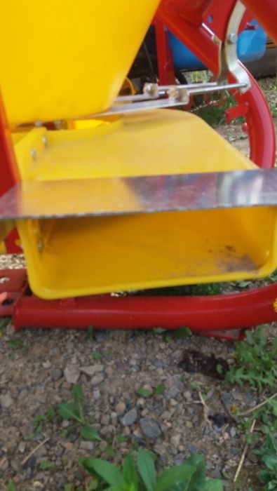 Przystawka sadownicza rzędowa do rozsiewacza nawozowego NOWA kompletna