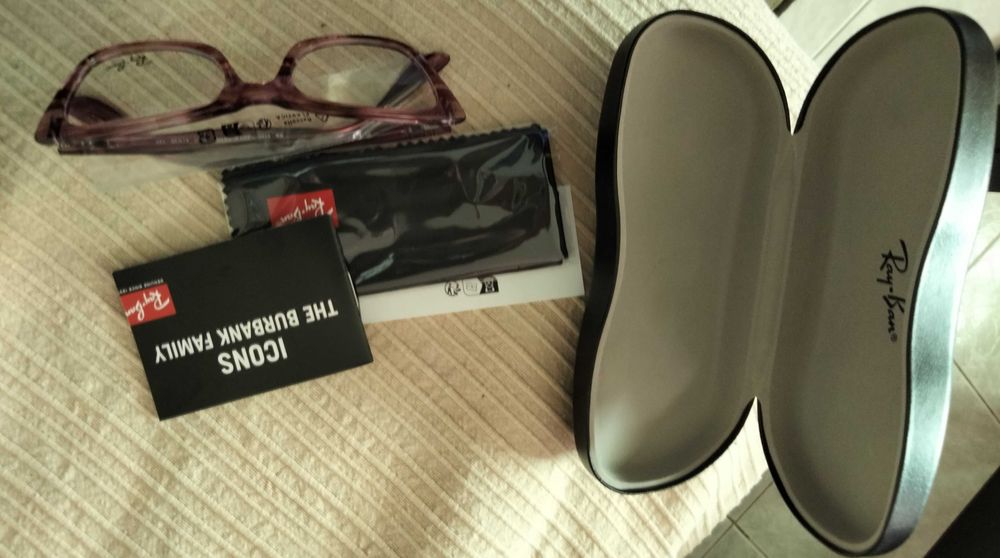 Óculos Ray ban, Ralph Lauren e Vogue originais.