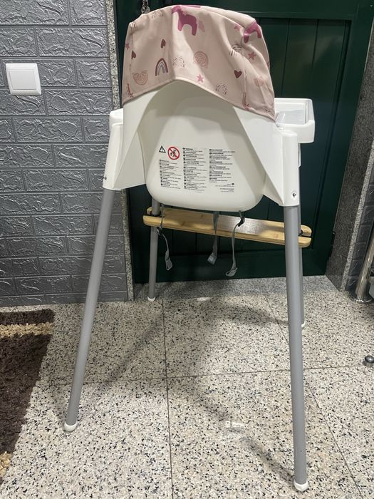 Cadeira papa Ikea com pousa pés e almofada impermeavel