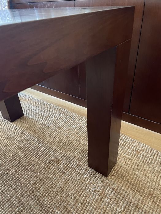 Mesa de jantar em madeira