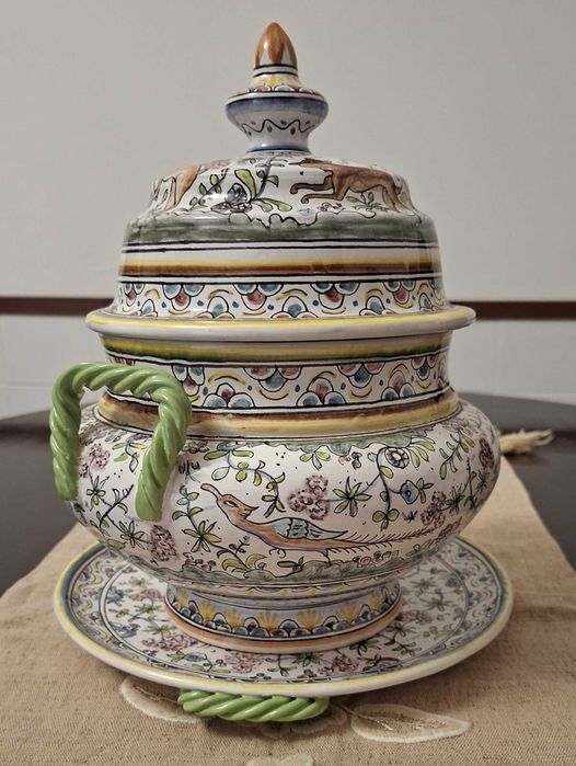 Terrina de Cerâmica Berardos Séc. XVII, pintada à mão