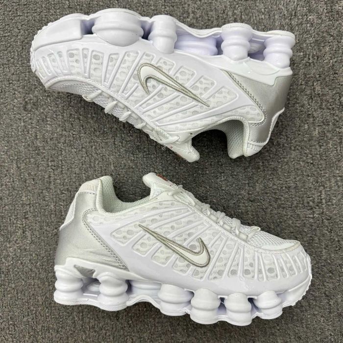Buty Nike Shox biała nowe R.42
