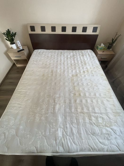 Продам ліжко з матрацом.