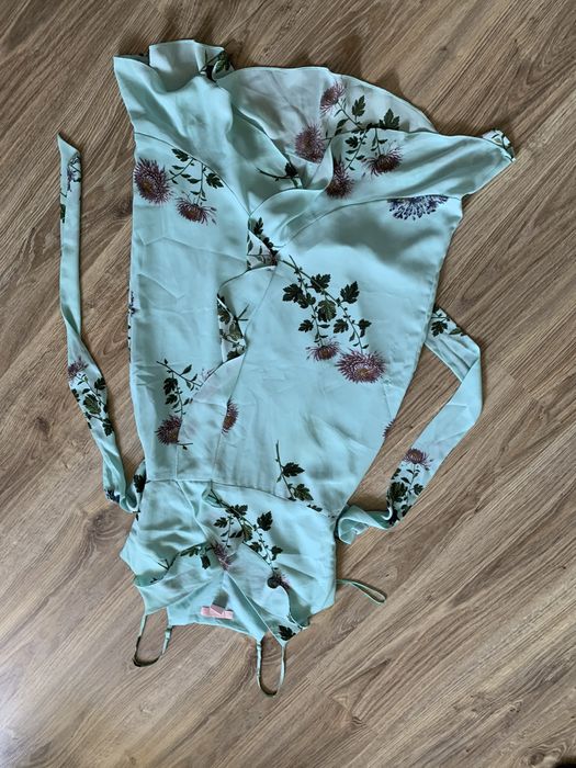 Жіночі сукні.