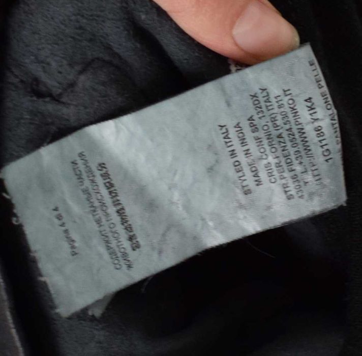 Pinko skórzane spodnie joggery cvzarne wełniane ze sznurkiem