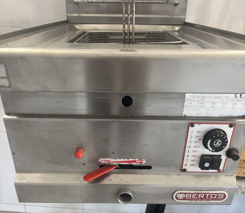 Vendo Fritadeira Industrial de Bancada a Gás