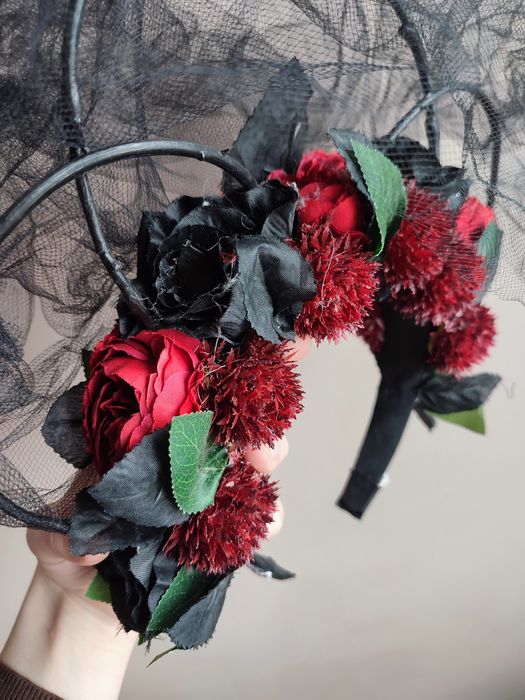 Wianek na opasce handmade gotycki czarne czerwone róże