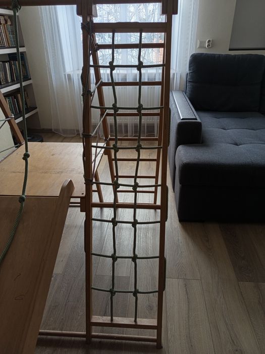 Дитячий спортивний майданчик