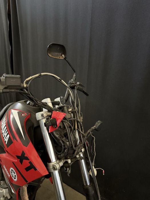 Yamaha XT 125 X - Acidentada