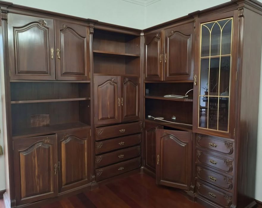 Movel de sala, em madeira mogno