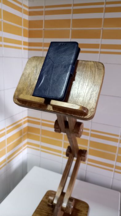 Base de apoio articulado para telemóvel / tablet ou mesmo livro