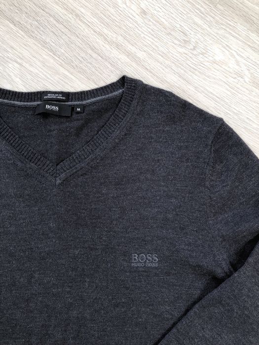 Светр Hugo Boss.