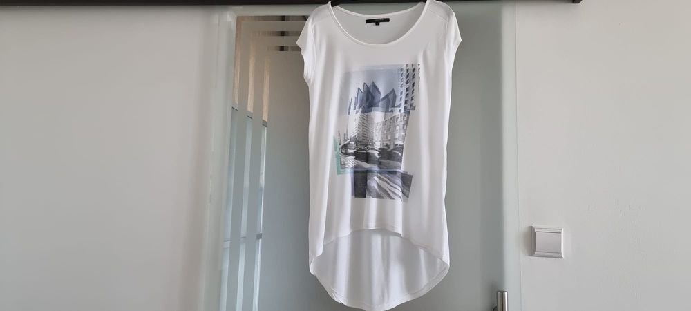 40/L Reserved - biała bluzka z nadrukiem