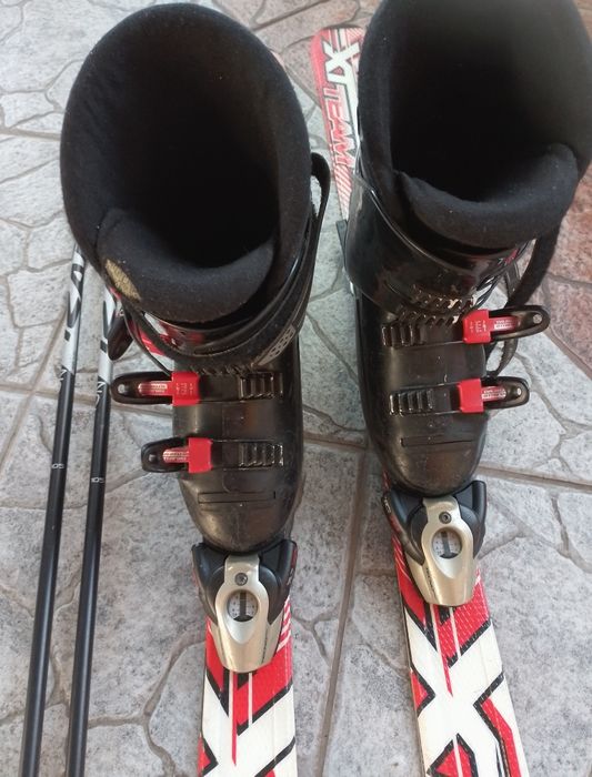 Zestaw dla początkującego narciarza.