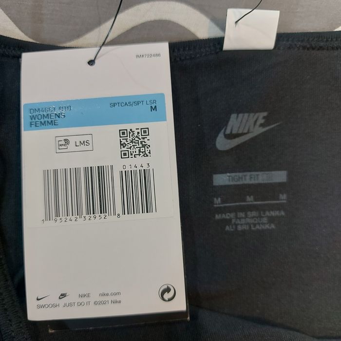 Sprzedam sukienkę NIKE rozmiar M