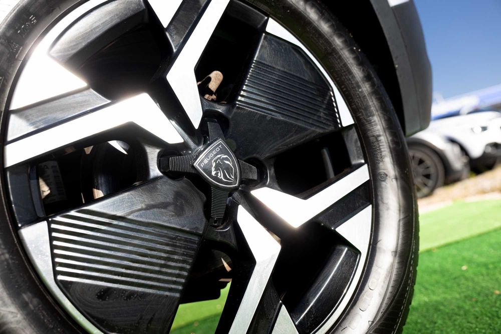Peugeot 2008 1.2 PureTech Allure foto 3