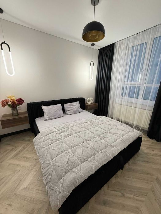 Продаю Євро 2К з новим ремонтом і технікою в Центральному парку.