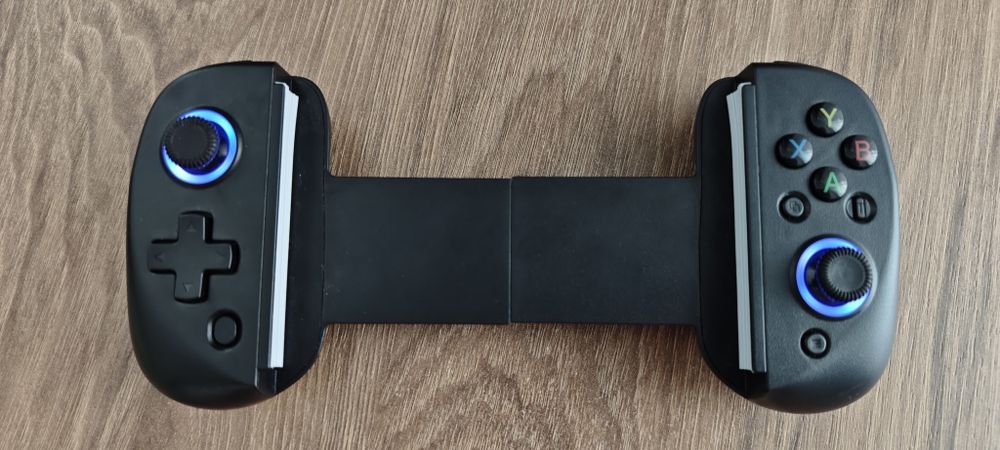 Продам бездротовий геймпад BSP D8 Black для iOS, Android смартфонів.