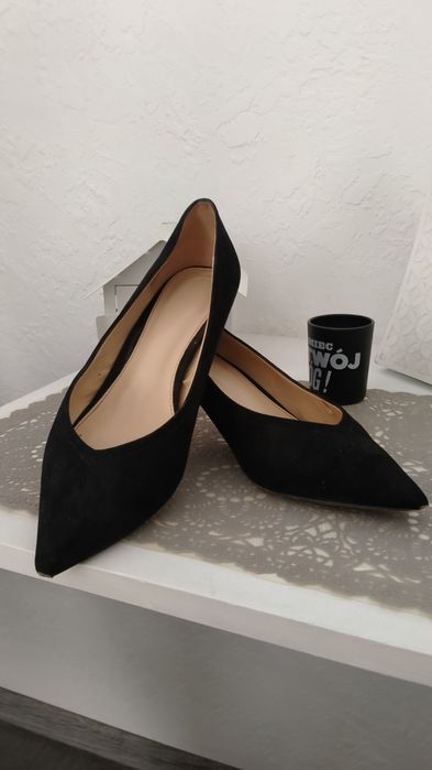 Чоботи і туфлі-лодочки