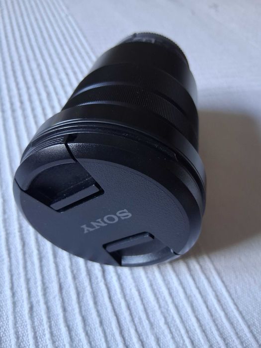 Objectiva Sony EPZ 18-105mm (Portes incluídos)