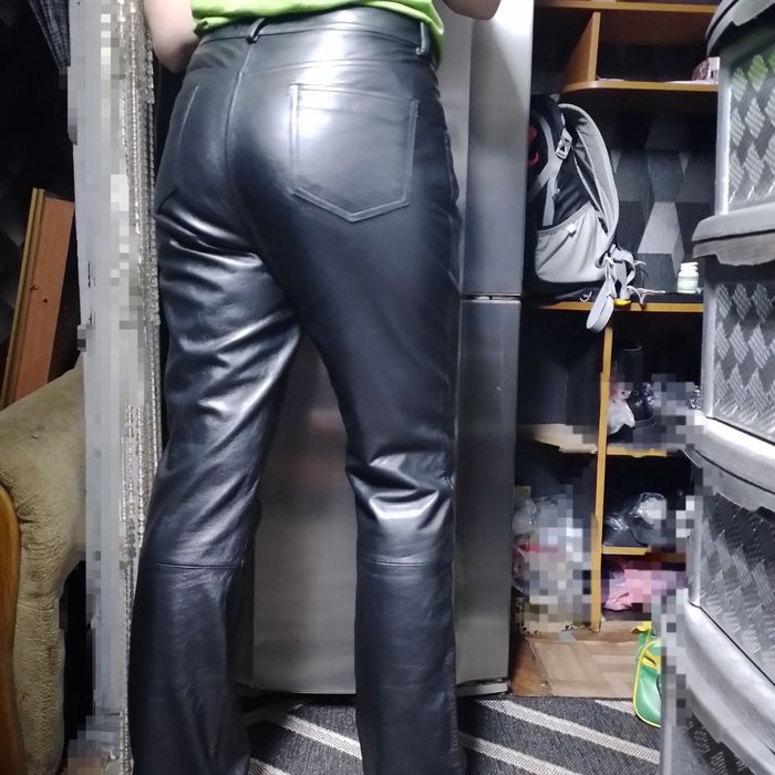 1=2кожа.б.у. и новые..куртка -пиджак.не узкие джинсы-штаны-брюки