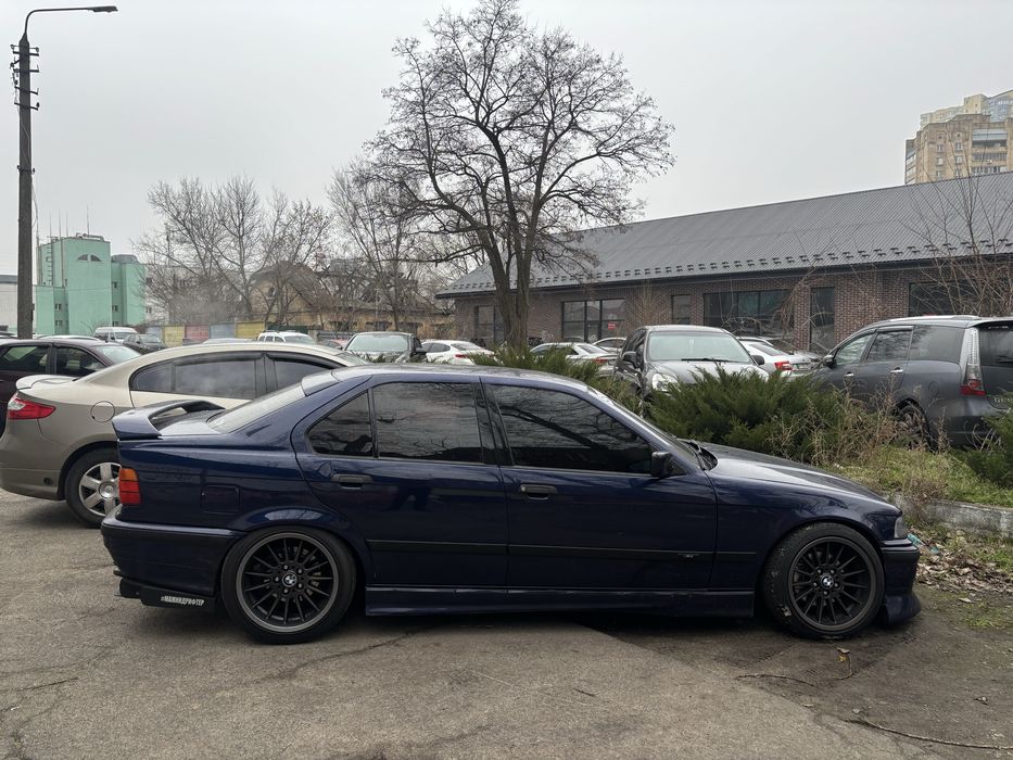Продам BMW E36.