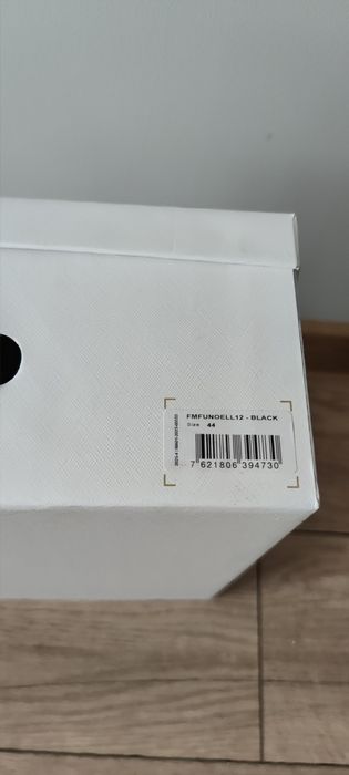 Sneakersy Buty sportowe Guess 44  28.5 cm