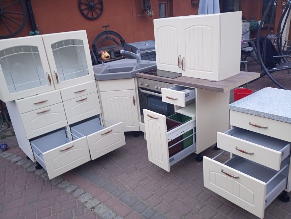 Meble kuchenne narożne