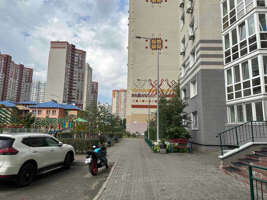 Продаж 3-кімнатної квартири біля метро Позняки, ЖК “Патріотика”