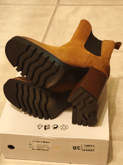 Botki zamszowe, nowe